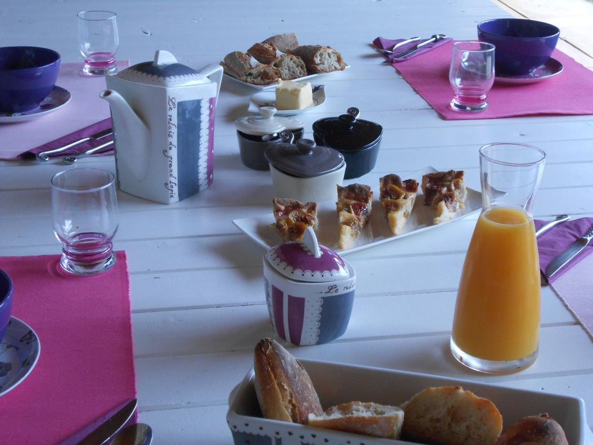 Le Relais Du Grand Logis Bed & Breakfast Civrieux Eksteriør bilde